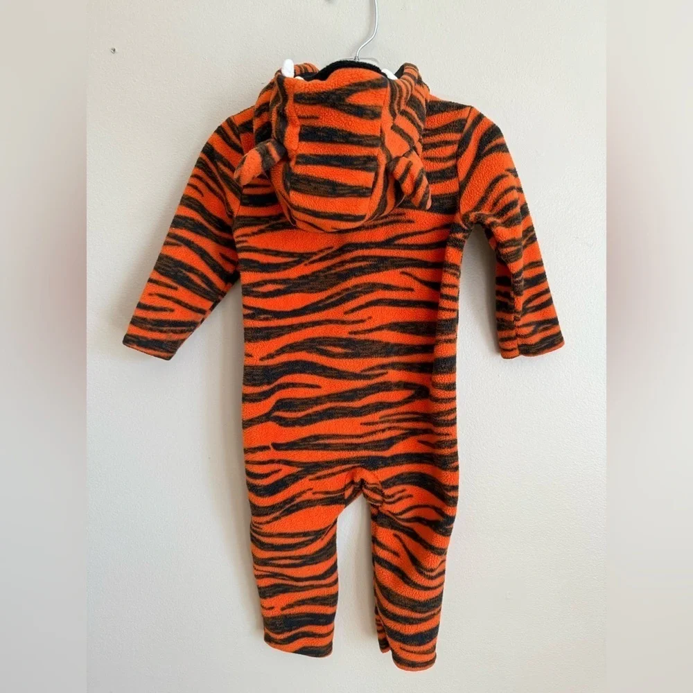 Old Navy Orange and Black Striped Kids “tiger” onesie jacket  Size 18-24 months